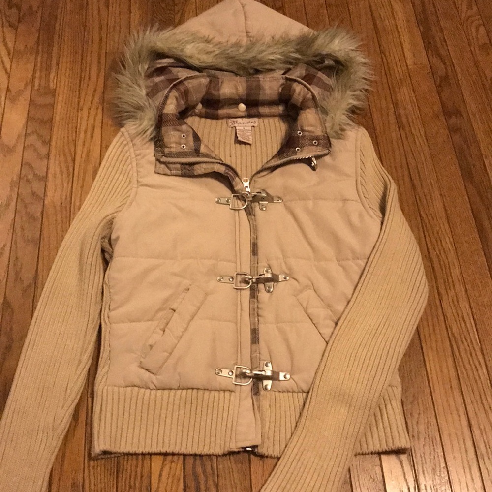 Fitted sweater jacket